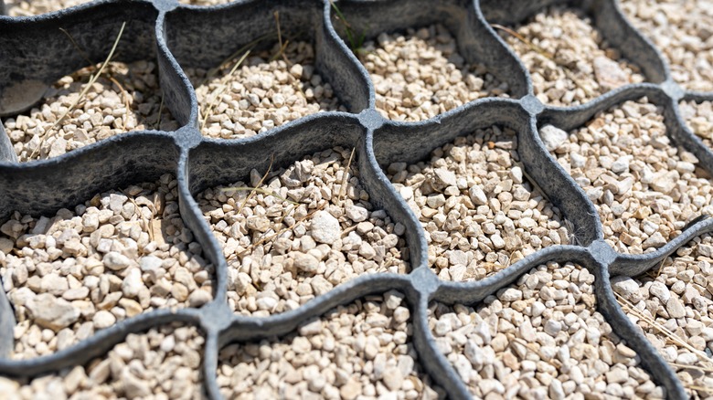 plastic grid for holding gravel