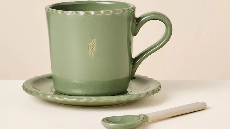 scalloped mug