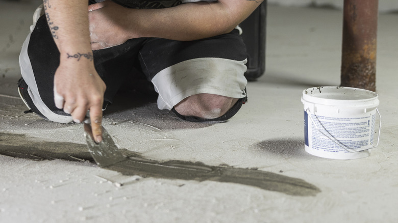 filling a crack in concrete