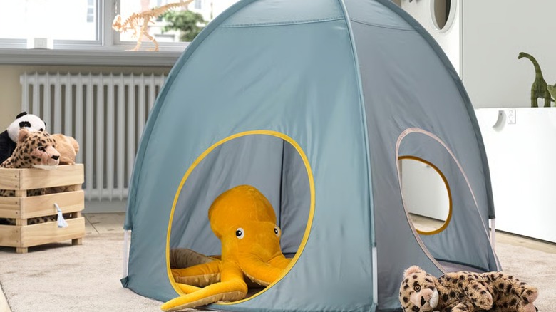 The DVÄRGMÅ children's play tent from IKEA.