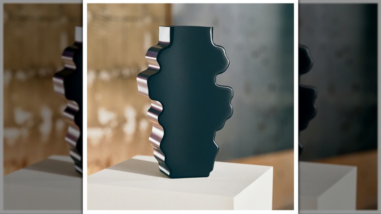 A KONSTRUNDA vase in black glass from IKEA.