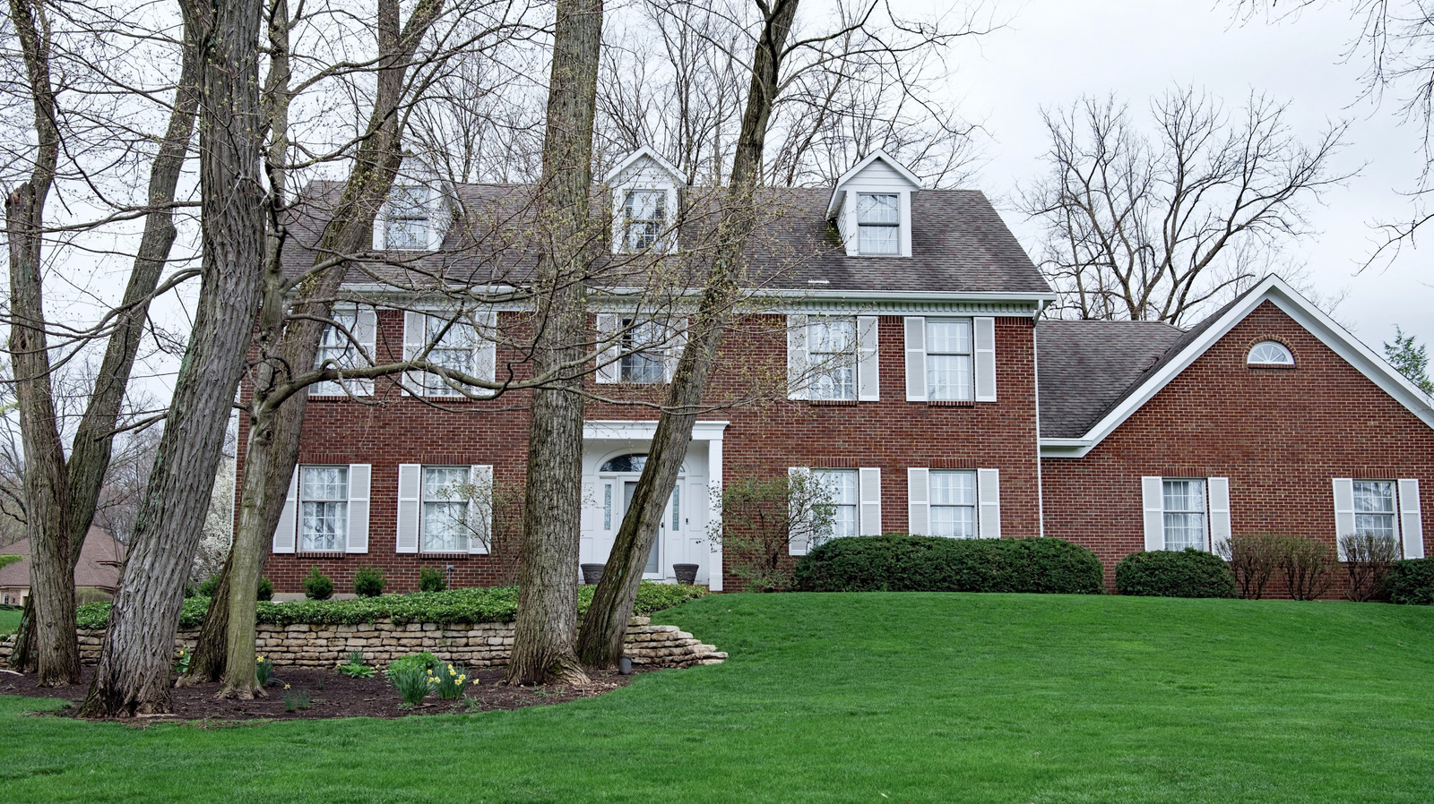 What Color Roof Goes Best With A Red Brick House - Infoupdate.org