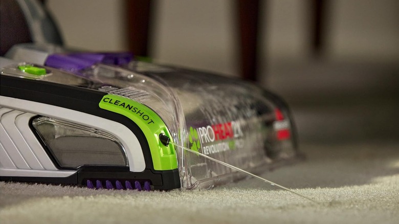 Close up to the Bissell ProHeat 2X Revolution Pet Pro Plus 3588F