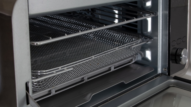 A clean toaster oven