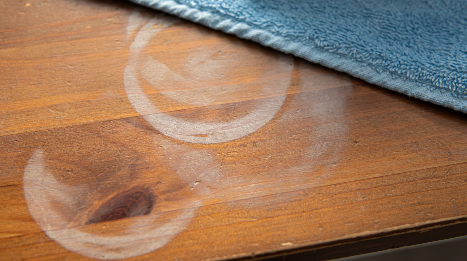 The Kitchen Ingredient That Makes Removing Water Stains From Wood
