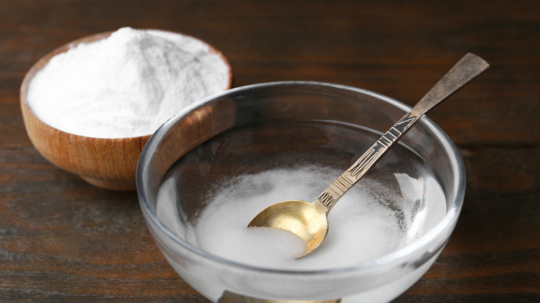 Baking soda and water in a bowl