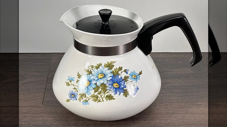 A Corningware teapot with the Chelsea pattern