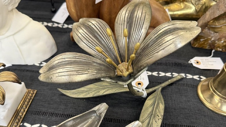 Vintage party flower ashtray