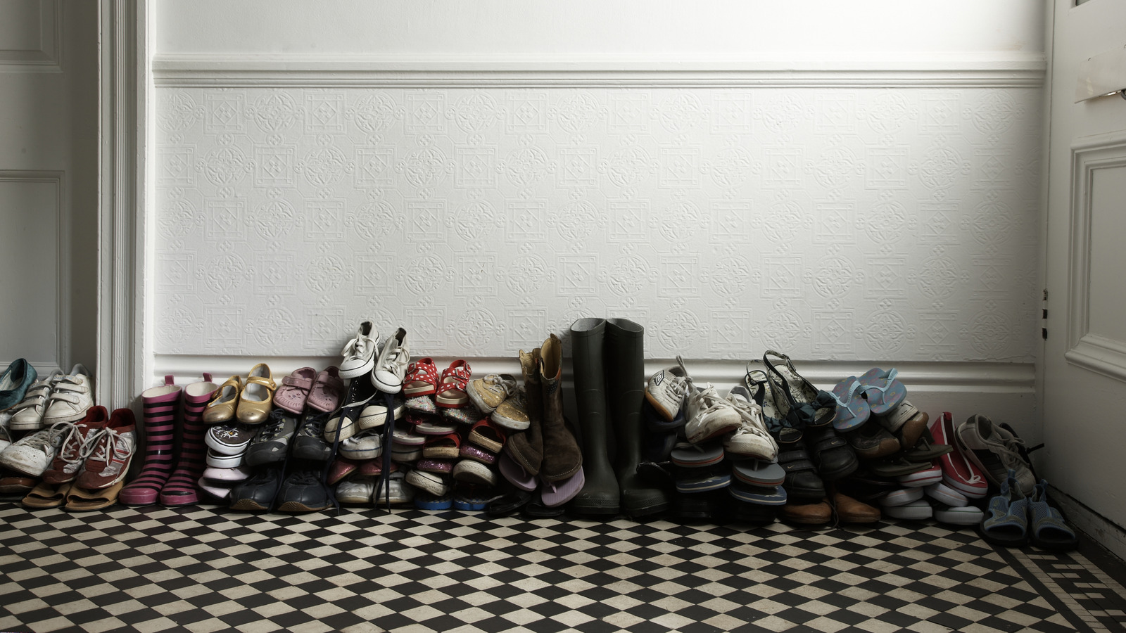 The Stylish IKEA Storage Item That Keeps Shoe Clutter Tucked Away And ...