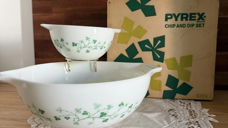 A Green Ivy chip and dip set from Pyrex, complete with its original box.