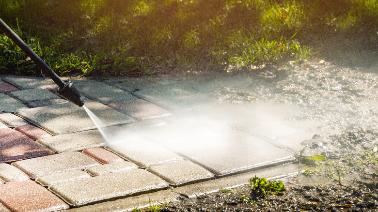 Weeding with a pressure washer