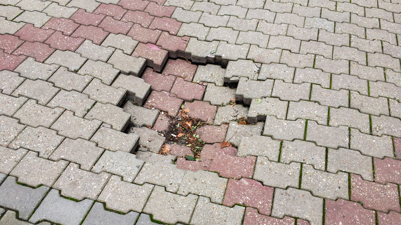 Sunken sidewalk pavers