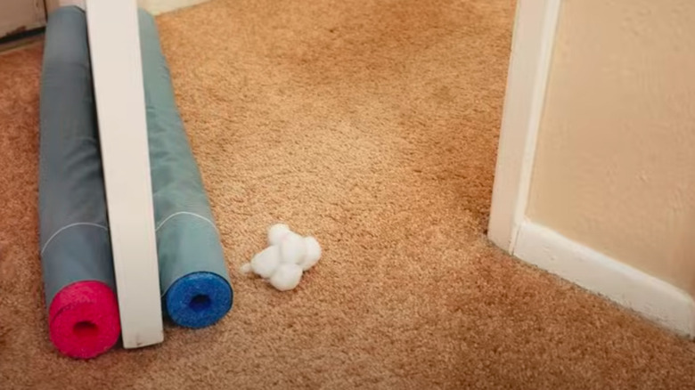 Making a draft stopper from foam pool noodles