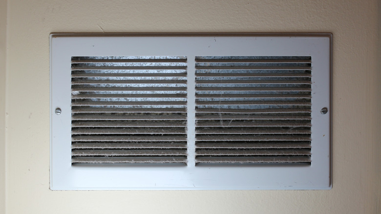 Dirty and sticky air vent