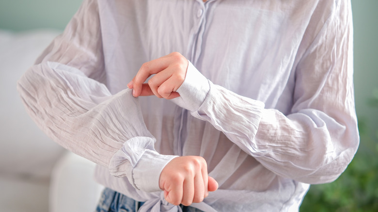 Woman wearing wrinkled shirt