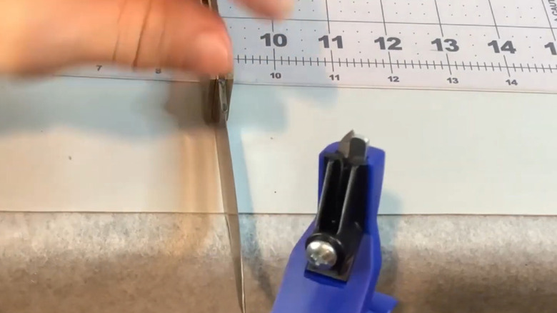 Selecting the incorrect side of the AccuSharp All-In-1 for sharpening a double-bevel blade