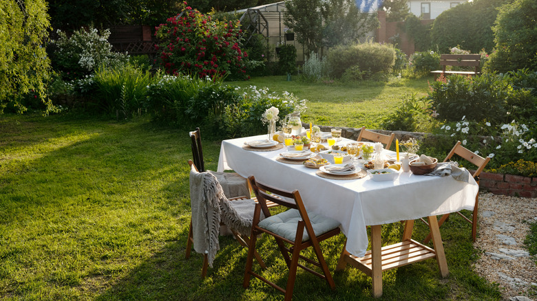 Transform A Pool Noodle Into Stunning DIY Decor For Backyard Parties