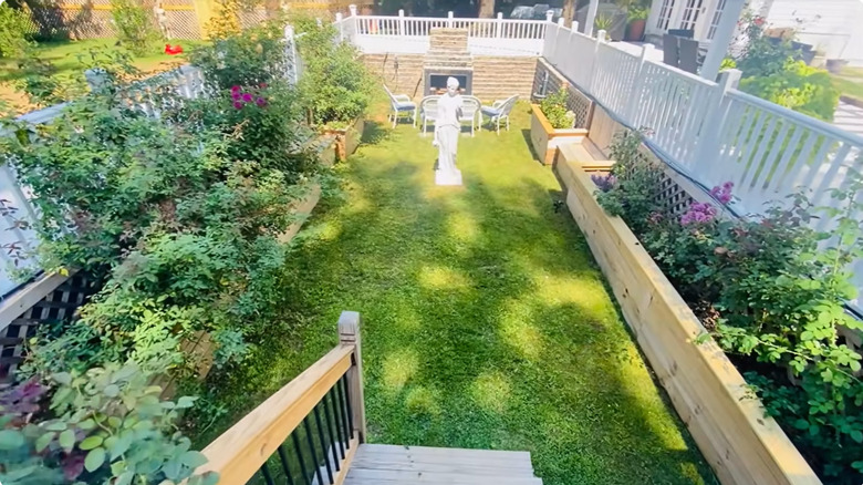 Sunken garden from a swimming pool