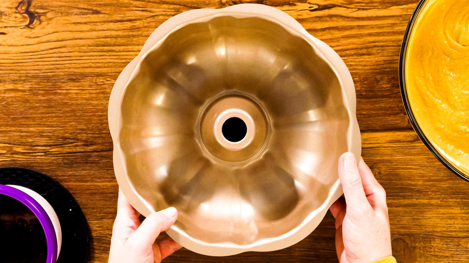 Turn An Old Bundt Pan Into Cute Countertop Storage Instead Of Tossing It - Hunker