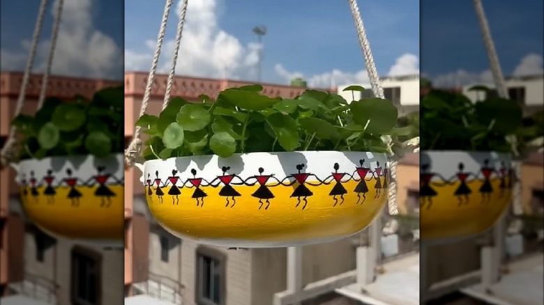 Old frying pan turned into DIY hanging planter