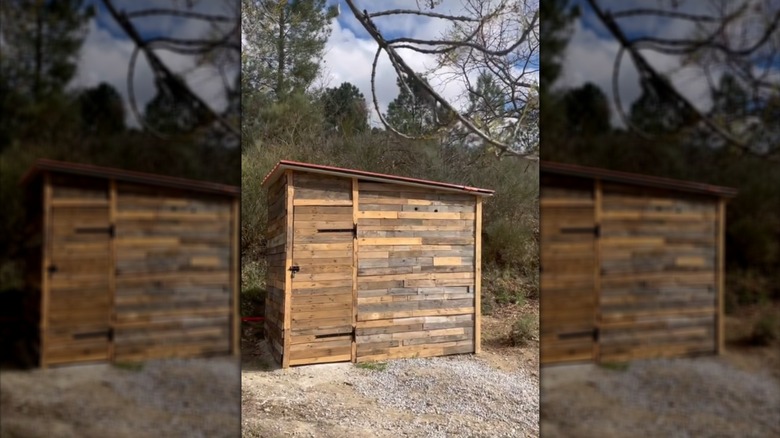 TikTokker @A_moura's pallet-wood backyard shed