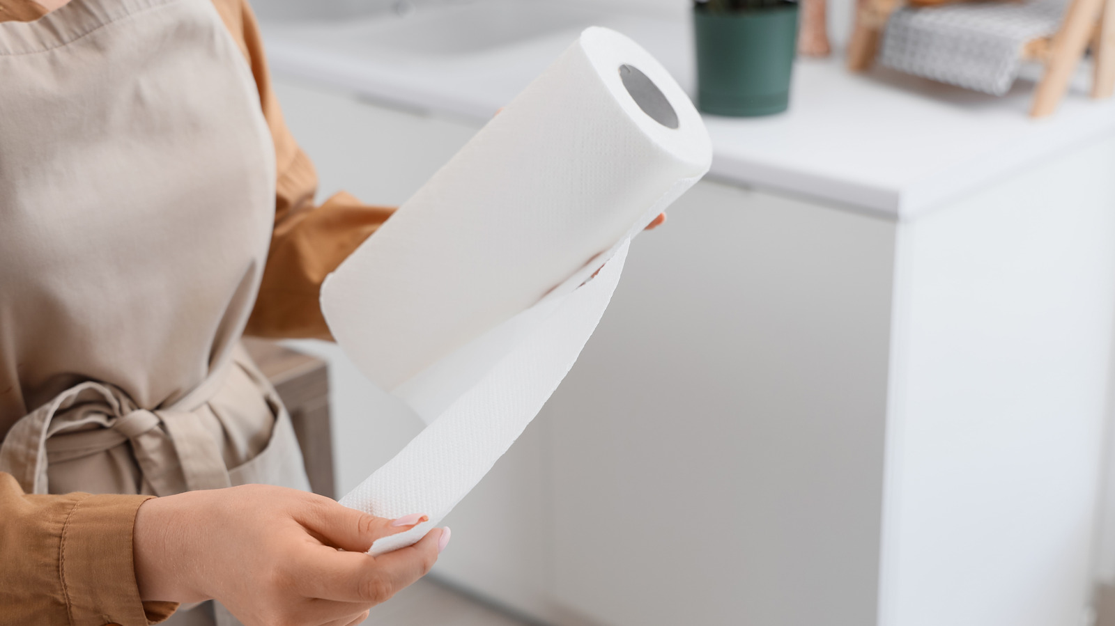 Turn Ordinary Paper Towels Into Beautiful Floral Decor