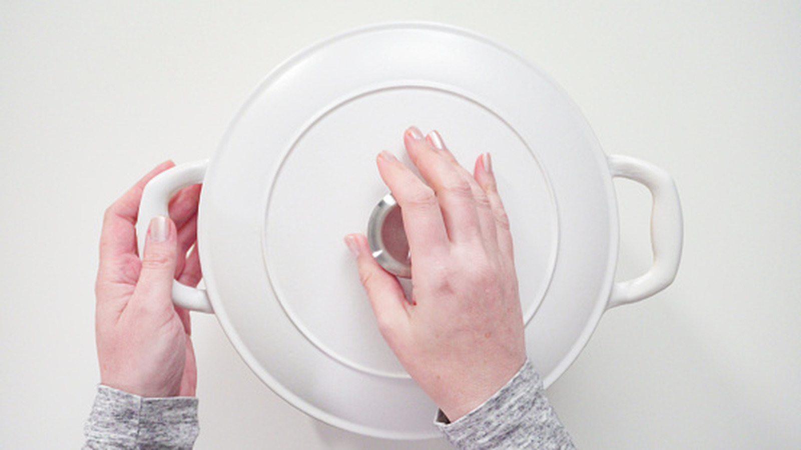 Turn An Old Pot Lid Into A Creative Way To Hang Bathroom Towels