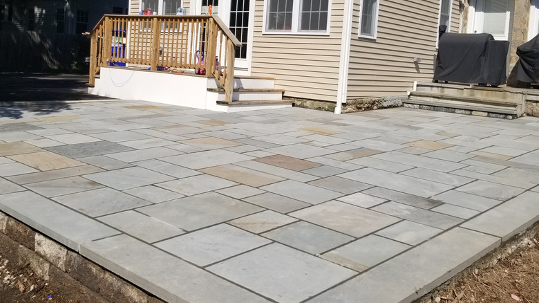 Bluestone slab paver patio