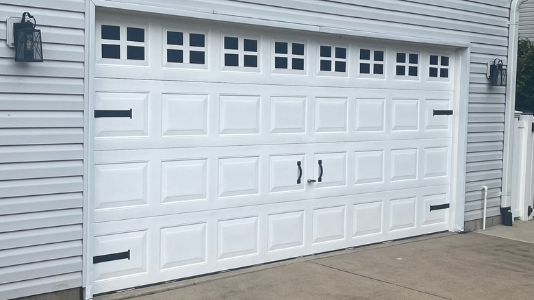 Garage door with decorative magnets