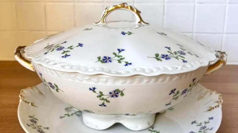 A vintage G.D.A./Royal Limoges soup tureen
