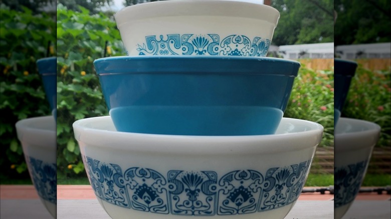 A full set of Pyrex Horizon Blue round mixing bowls stacked together.