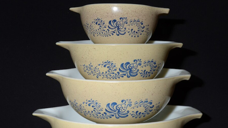 PYREX Homestead Cinderella Nesting bowls