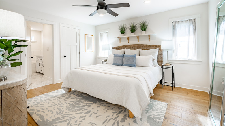 Size of queen size bedspread online