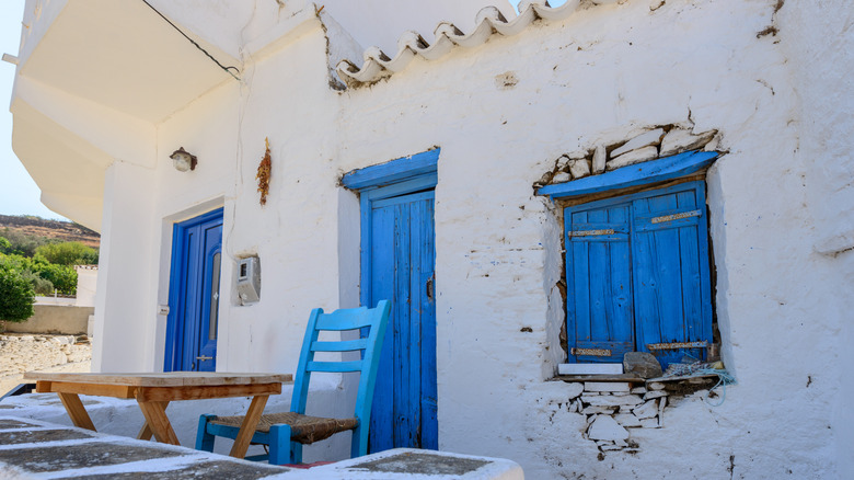 A limewashed house with a dirty exterior