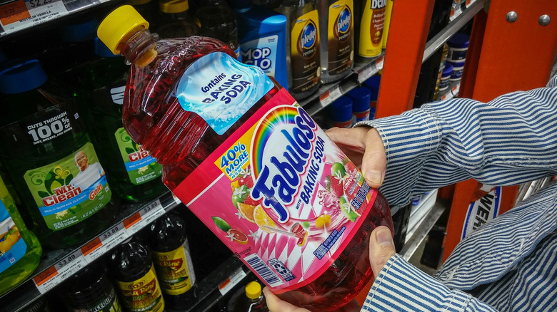 Shopper examining Fabuloso
