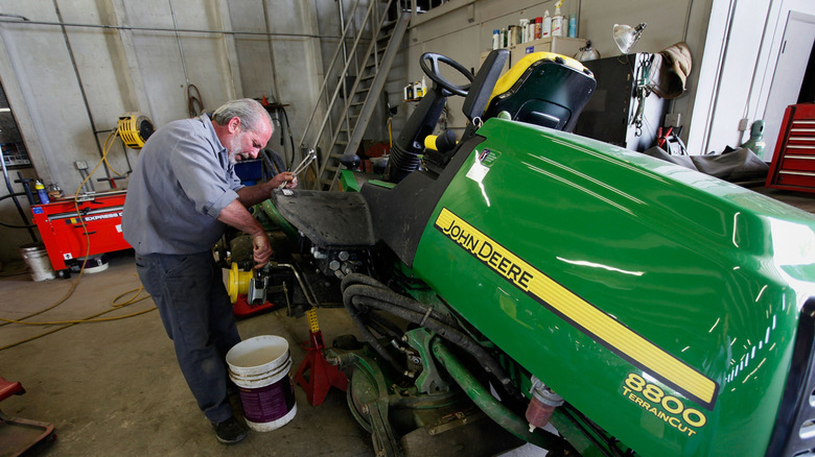 What Oil Should Be Used In A John Deere Riding Mower