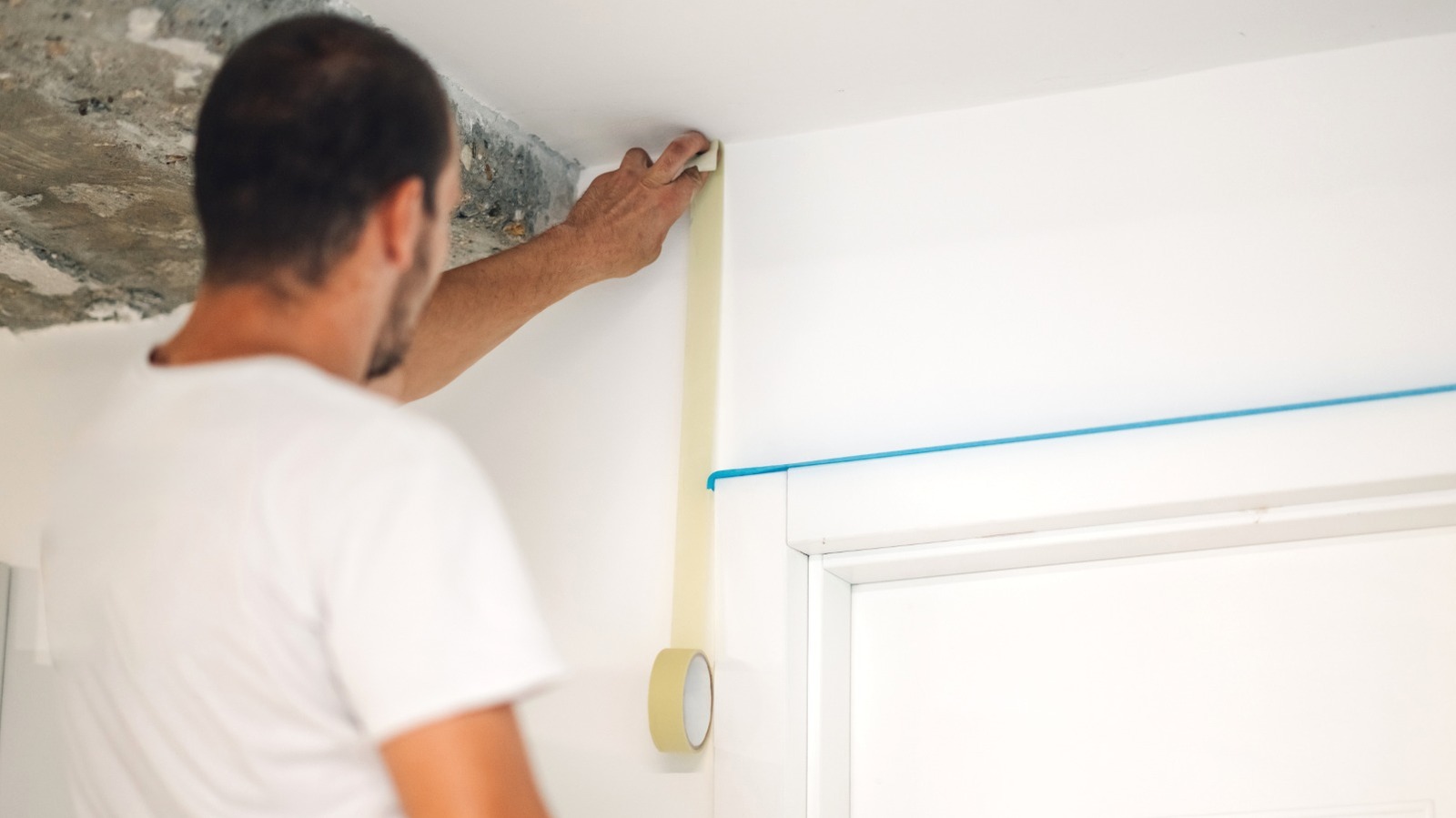 White Painter's Tape Vs. Blue: What's The Difference?