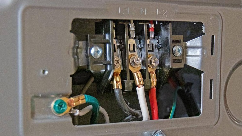 Dryer connections for a four-prong plug