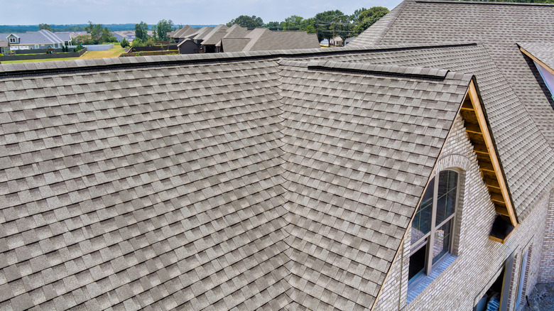 A roof without gutters