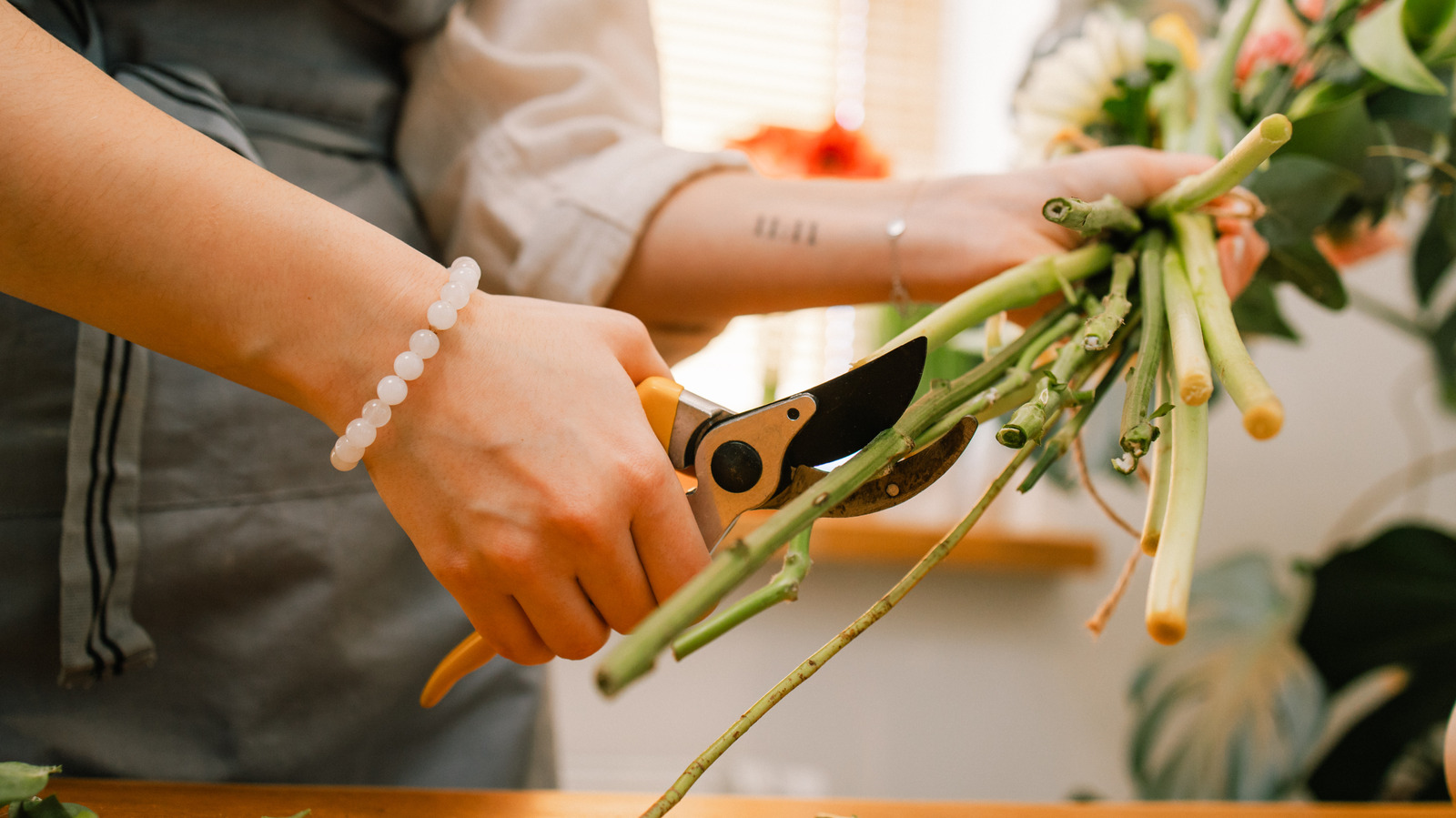 Woman Turns An IKEA Serving Bowl Into A Stylish Floral Home Decor Piece